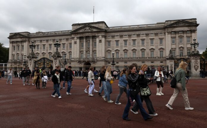UK taxpayer-funded grant for UK monarchy is to rise by 45m GBP