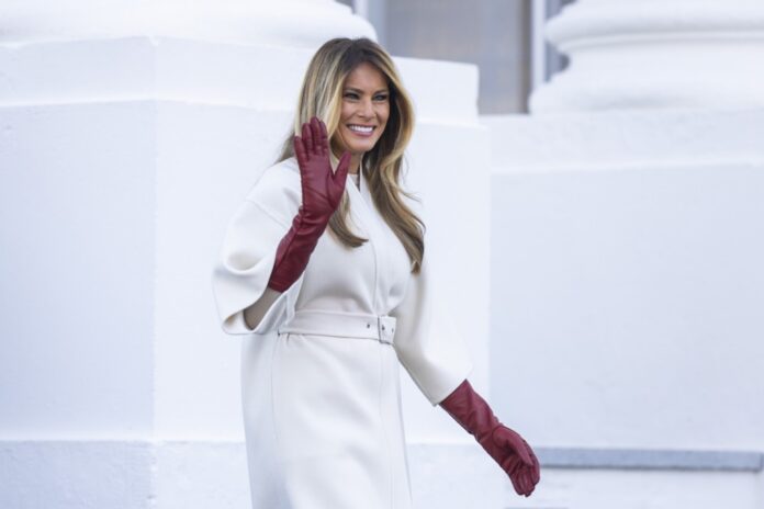 Christmas Tree arrives, kicking off White House holiday season