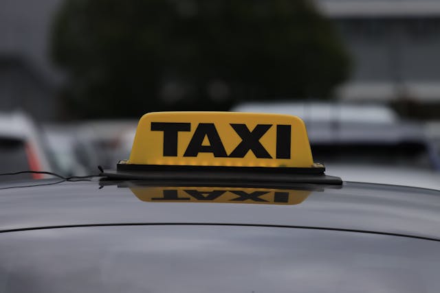 taksi pexels-efrem-efre-2786187-13608664