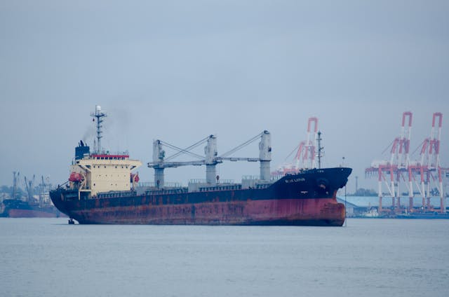tanker nafta mart26 pexels-jeremiah-odejerte-2655032-10795934