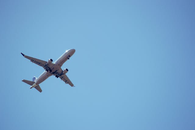 avion opsta pexels-brett-sayles-1059608
