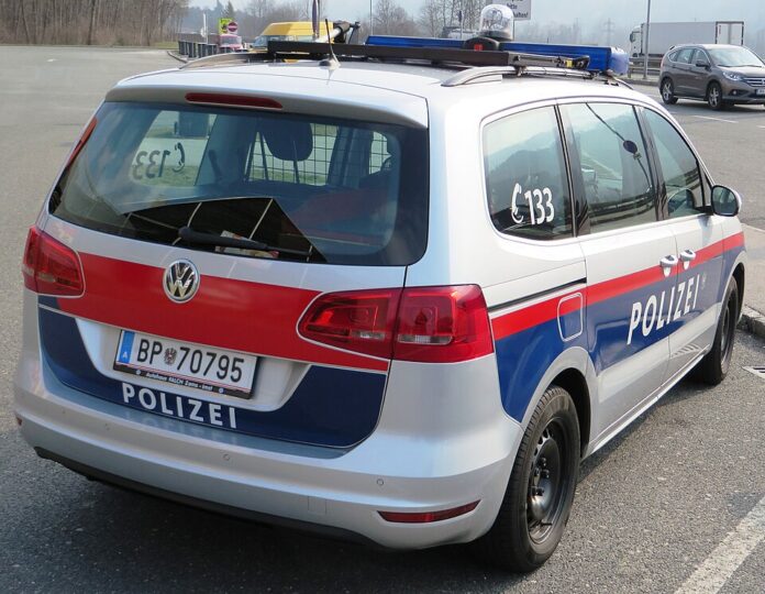 Police_car_Austria_02