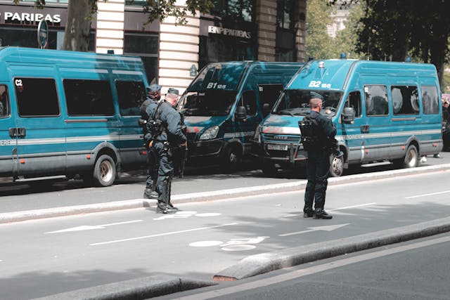 policija francija pexels-matreding-4646765