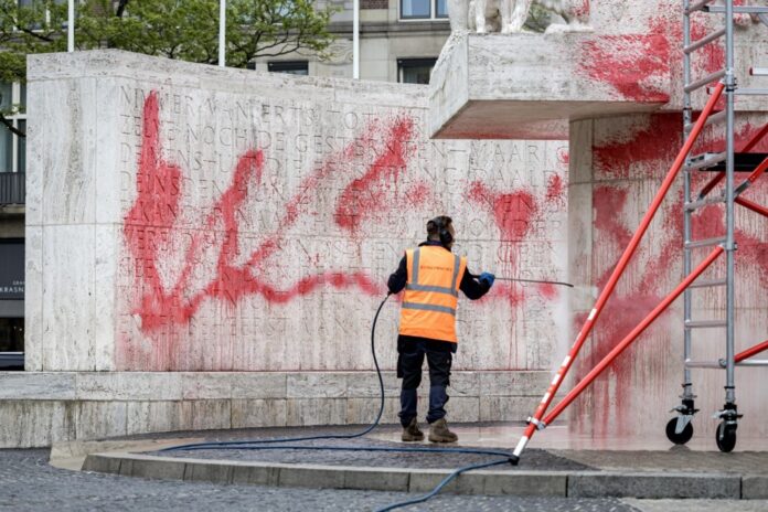 Monument on Dam Square in Amsterdam defaced with red paint