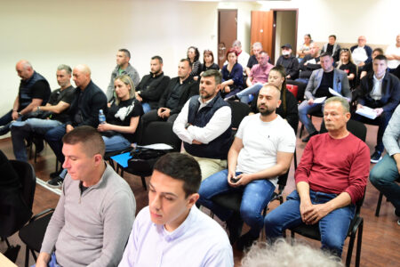 МАЛОЛЕТНИК ИЗЛЕГОЛ ОД „ПУЛС“ ПОРАДИ ПОЛИЦИСКА КОНТРОЛА, А ПОЖАРОТ ГО ЗАТЕКНАЛ ПРЕД ВЛЕЗОТ