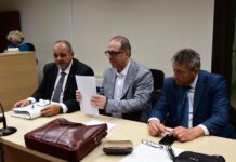 Стан од фирма на Ѓаволот, средби со Стафа во судиската канцеларија, судски одлуки и тефтер со изброени пари