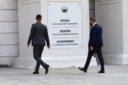 Коалициските партнери на маса за кадровско преиспитување во Владата: Почна одбројувањето за владините фотелји – кој ќе преживее до први јули? 