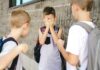 Насилството меѓу учениците го вклучи алармот, следуваат казни и полициски надзор
