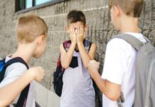 Насилството меѓу учениците го вклучи алармот, следуваат казни и полициски надзор