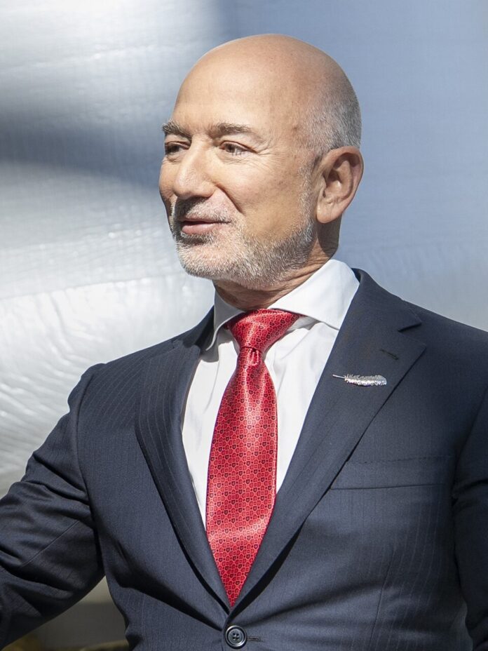 260202-D-PM193-2205_SECWAR_Arsenal_of_Freedom_Tour_-_Florida_(3x4_cropped_on_Bezos_and_rotated)