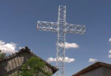 Осветен 20-метарски крст во селото Таринци