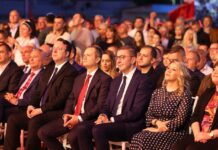 Мицкоски упати сериозни критики кон соработниците – фотелјата не смее да биде помила од народот: Опомена до функционерите: Ако сте уморни, заминете!