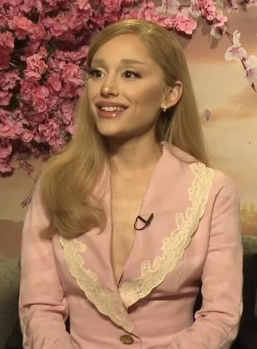 Ariana_Grande_promoting_Wicked_(2024)