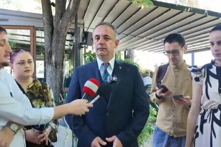 „Внатрешни сили“ пренасочуваат пациенти од државно во приватно здравство