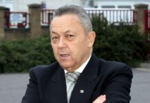Повеќе жени го обвинуваат ко-сопственикот на „Вест Хем“ за сексуална експлоатација