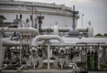 Цените на нафтата паднаа под 80 долари за барел поради очекуваниот договор меѓу САД и Иран