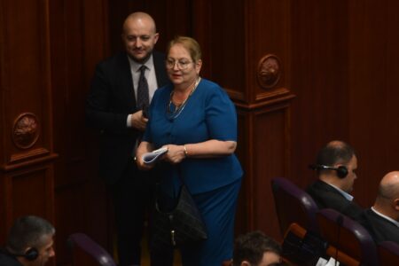 Наставниците кои се вишок ќе бидат асистенти со можност за продолжување