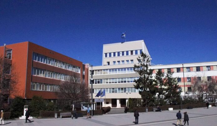 kosovski-parlament-696x404