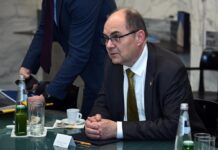 Консезус за нов висок претставник не беше постигнат: Шмит останува во БиХ до крајот на јуни