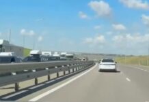 Километарски колони на излезот од Крим, луѓето бегаат (ВИДЕО)