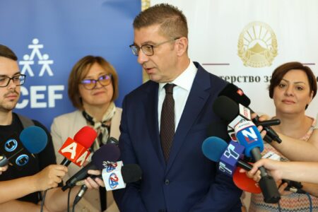 „Изговори не прифаќам“ им порача Мицкоски на маркетите – намалете ги цените или ќе реагира Владата