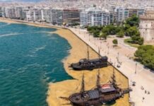Морето во Солун целосно ја промени бојата, се шири непријатна миризба/ФОТО