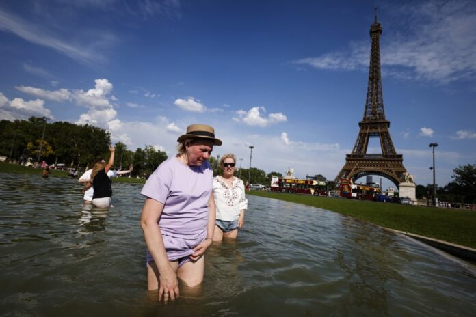 Heat wave grips Paris