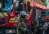 Инцидент на градилиште во Виена: Гореше градежен материјал, маж се стрча директно во пламенот и покрај предупредувањата