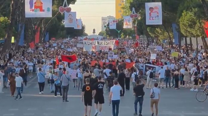 protest-jared-albanija-x-696x389