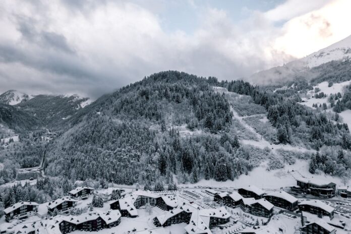 sneg alpi pexels-olliecraig1-11346253