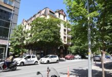 Запалени две возила кај Амбасадата на Бугарија во Скопје