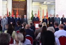 ДВЕ ГОДИНИ ОД ВЛАДАТА НА ПРЕМИЕРОТ ХРИСТИЈАН МИЦКОСКИ, АНАЛИТИЧАРИТЕ ОЦЕНУВААТ: Половина мандат, половични оцени – најсериозните предизвици остануваат
