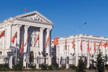 Фотелјите на маса – ВМРО-ДПМНЕ, Вреди и ЗНАМ ги почнаа разговорите: Со ехото „заминете ако сте уморни“, се отвораат картите – има ли асови во ракав?