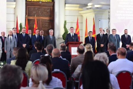 ДВЕ ГОДИНИ ОД ВЛАДАТА НА ПРЕМИЕРОТ ХРИСТИЈАН МИЦКОСКИ, АНАЛИТИЧАРИТЕ ОЦЕНУВААТ: Половина мандат, половични оцени – најсериозните предизвици остануваат