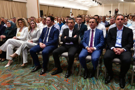 СЕ РАЗЈАСНУВА РАСПРЕДЕЛБАТА НА ВЛАДИНИТЕ РЕСОРИ: Вреди со шест ресори меѓу кои и правда, култура и односи меѓу заедниците, ЗНАМ со две министерства