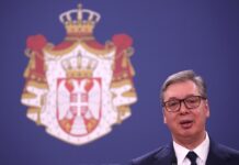 Вучиќ застана во одбрана на депортираните српски државјани од Тиват: Тие не се криминалци, немаа ниту палки ниту боксери