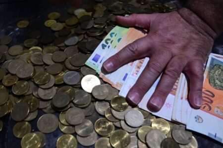 Копјата повторно се кршат околу државната каса, повеќе инвестиции или нови долгови и повисок дефицит?