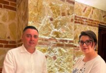 Ознака од воената единица на својата мајка – подарок за Јанчев од десетгодишно момче од Украина