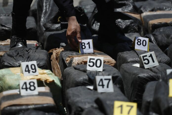 El Salvador presents seized cocaine shipment