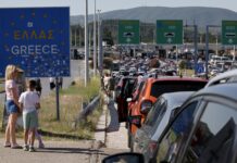 Во Грција една сообраќајна грешка може да чини 350 евра и одземање на возачката