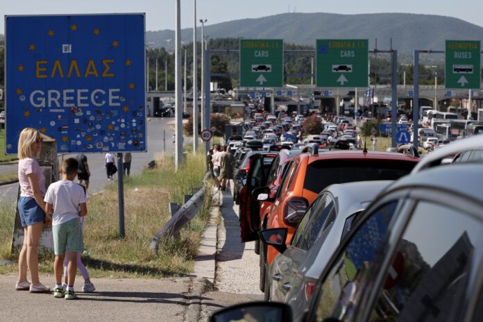 Congestion at the North MacedoniaGreece border ahead of summer tourist season