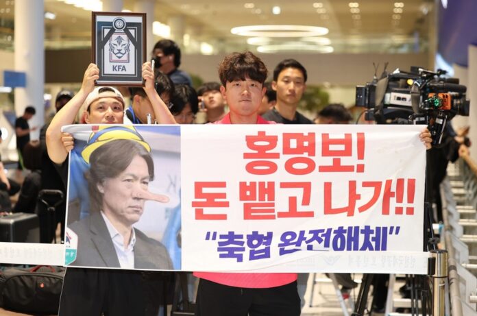 Former South Korea coach Hong Myung-bo returns home following World Cup exit