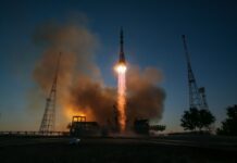 Руската ракета „Сојуз“ полета кон Меѓународната вселенска станица – Руси и Американци успешно заминаа во 261-дневна вселенска мисија