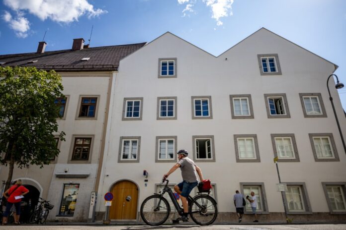 Austria opens police station at Adolf Hitler's birthplace