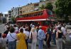 Со панорамски автобус патување низ историјата, спомените и духот на старо Скопје