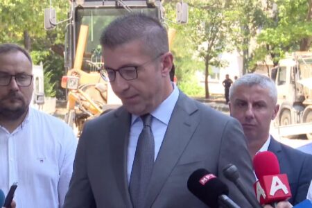Мицкоски: Комуналец да почне да го прочистува системот да можат граѓаните да користат техничка вода за хигиена