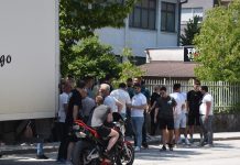 ВЕЧЕР РЕПОРТАЖА – епидемијата во опаѓање, најави за техничка вода од денеска, но градот ги живее најтешките денови во поновата историја: Гостиварци и натаму жедни за нормален животте денови во поновата историја