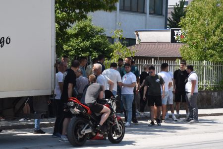 ВЕЧЕР РЕПОРТАЖА – епидемијата во опаѓање, најави за техничка вода од денеска, но градот ги живее најтешките денови во поновата историја: Гостиварци и натаму жедни за нормален животте денови во поновата историја