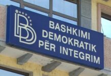 ДУИ ја напуштија седницата на тетовскиот совет, откако ВРЕДИ и ВМРО-ДПМНЕ не дозволија имињата на улиците да бидат прва точка на дневниот ред