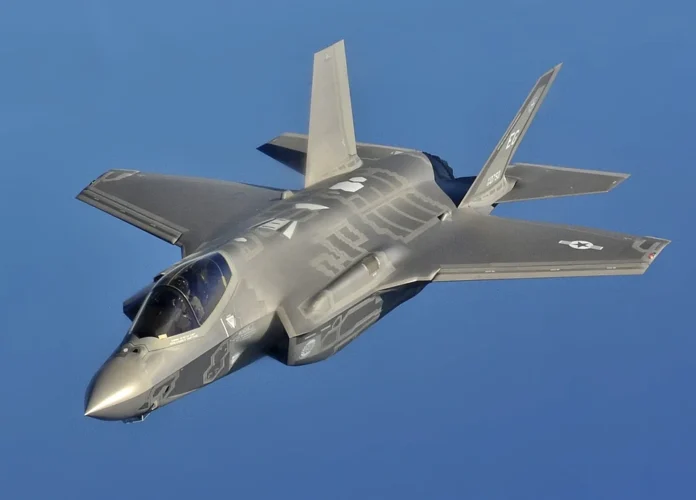 F-35A_flight_(cropped).jpg (2)